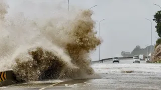 Japan: Typhoon Shahshan Causes Severe Disruptions In Bullet Train, Flight Operations As Wind Speed Rises To 216 KMPH